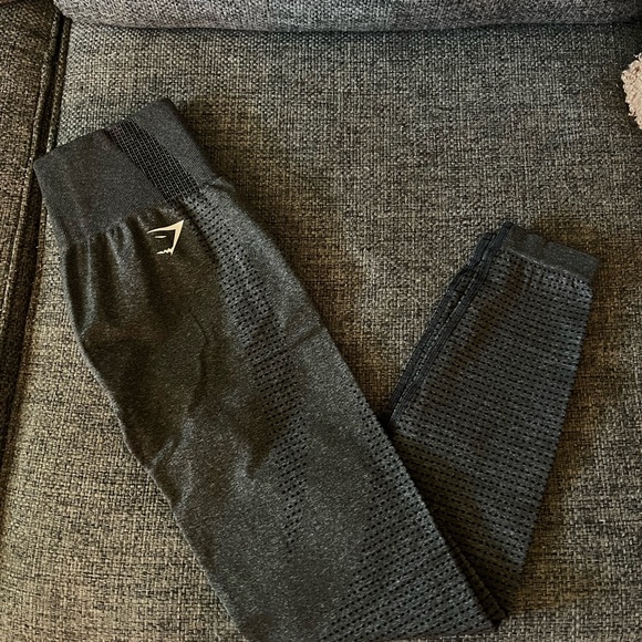 NWOT gym shark leggings - Picture 2 of 3